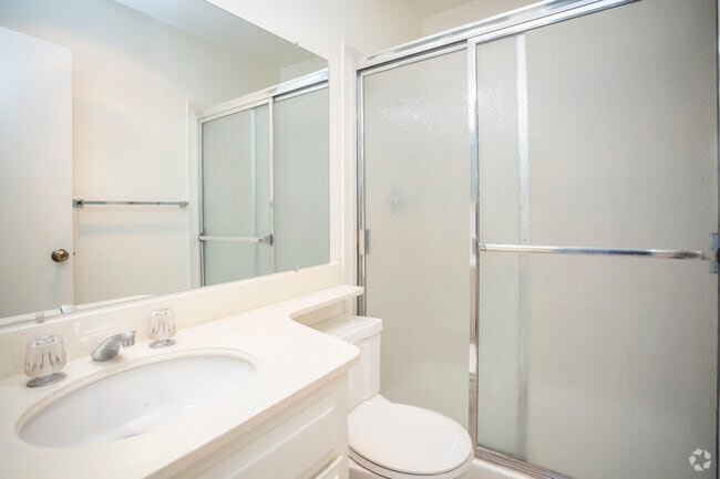 2 BR, 2 BA - 860 SF - La Cuesta