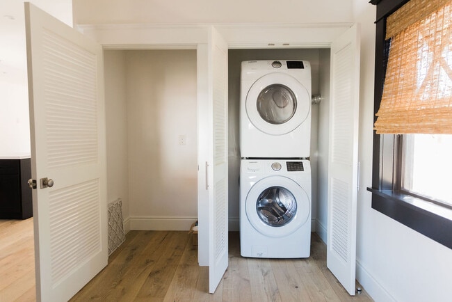 Entry Closet and W/D - 2510 Valencia St Unit 2510.5