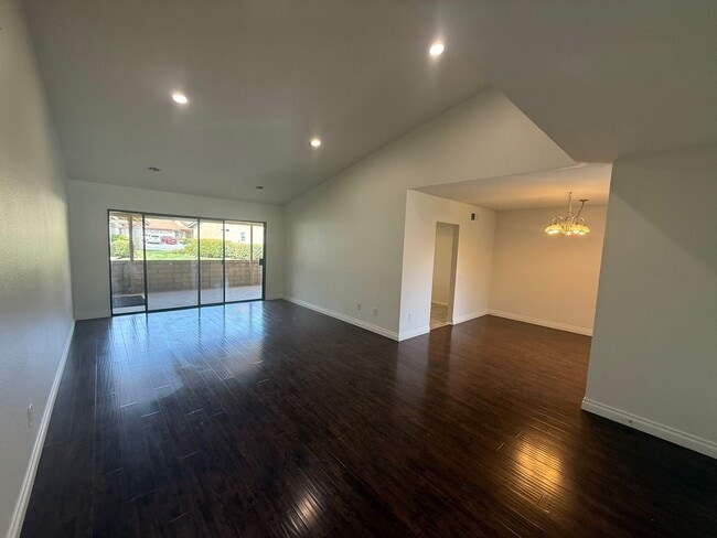 Photo - Lots & Lots of Space
