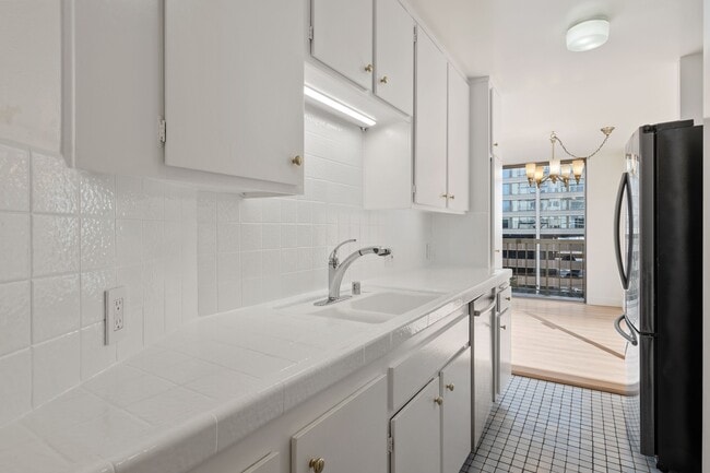 Photo - 10747 Wilshire Blvd Unit 701