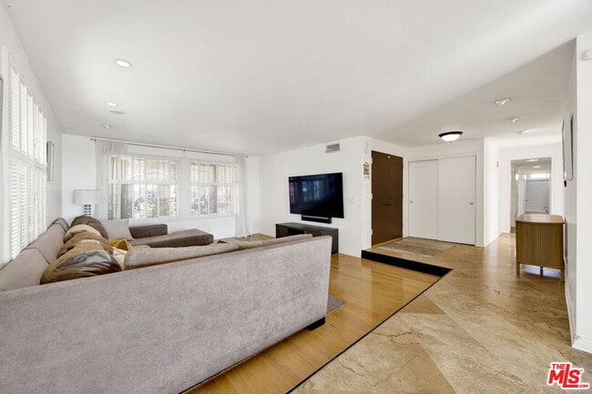 Photo - 906 Whitehaven Terrace