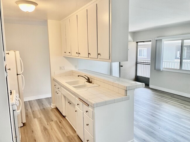Kitchen - 1236 Manhattan Beach Blvd Unit Apt D