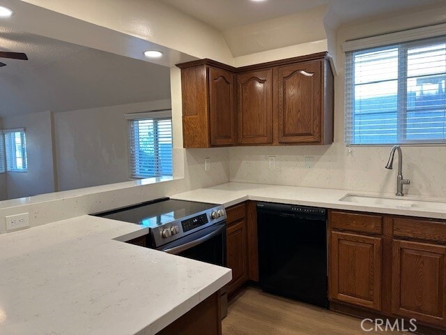 Photo - 735 W 31st St