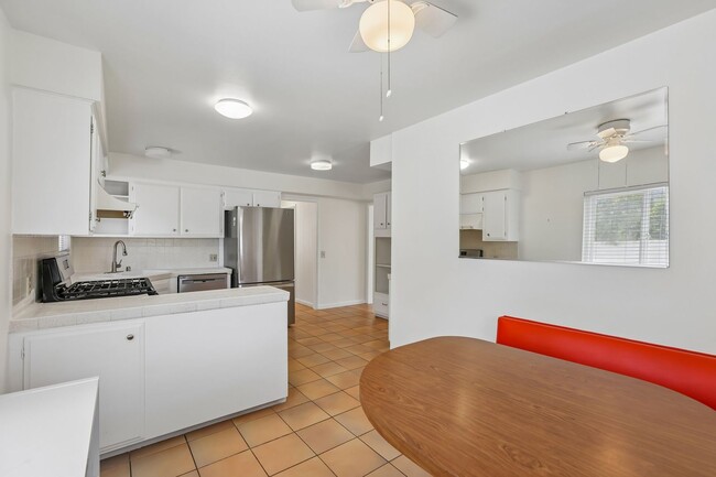 Photo - 3Bd/2ba Home w/parking in Santa Monica