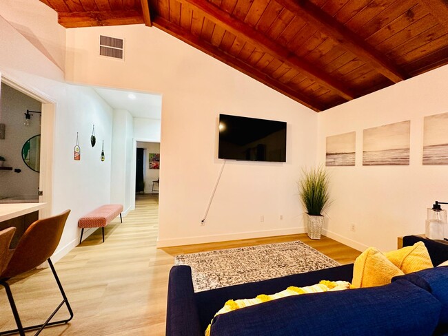 Photo - 4040 Boundary St