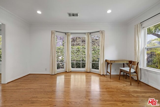 Photo - 8948 Burton Way