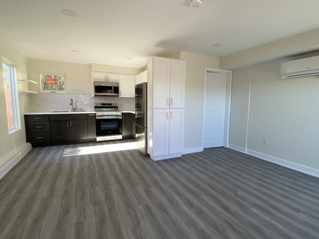 Building Photo - 6228 Syracuse Ln Unit 6228