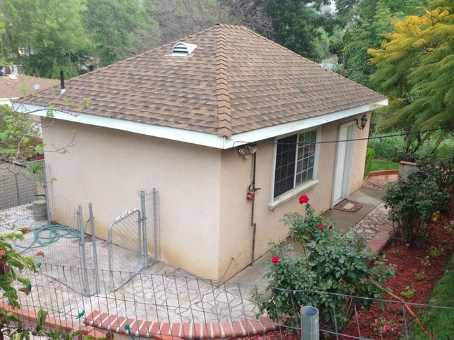 Guesthouse - 4003 Harriman Ave Unit Guesthouse