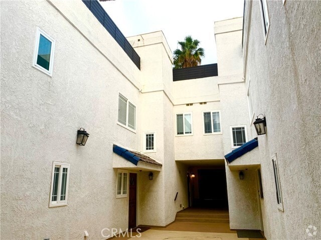 Building Photo - 425 S Catalina Ave Rental