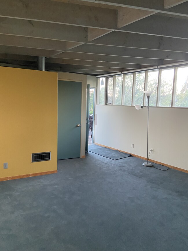 Photo - 872 Hanley Ave