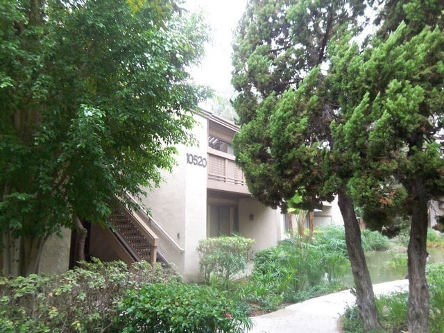 Building Photo - 10520 Lakeside Dr N Unit N Rental