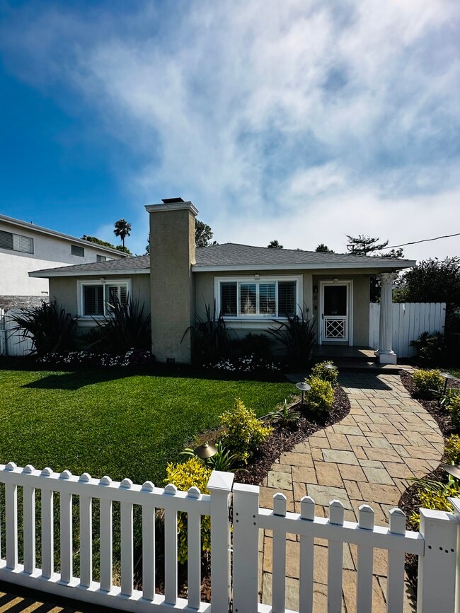 Beautiful Front Yard - 819 W 27th St