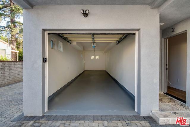 Photo - 10803 Kling St