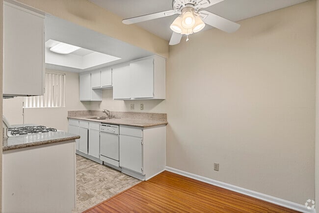 2BR, 2BA - 950SF - Dining Room - 280 West Tujunga