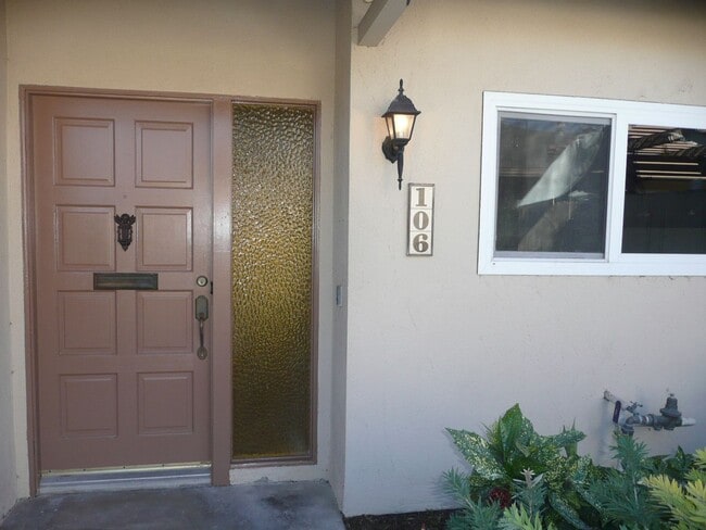Great 2 bed/2bath in Tustin Villas - Great 2 bed/2bath in Tustin Villas Condo
