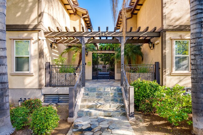 Photo - 345 W Loraine St