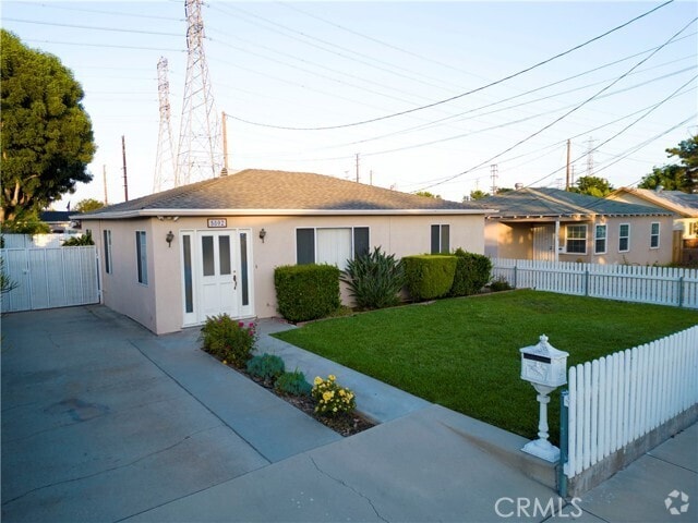 Building Photo - 5802 N Vista St Rental