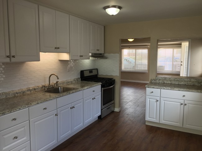 Photo - 4440 154th St