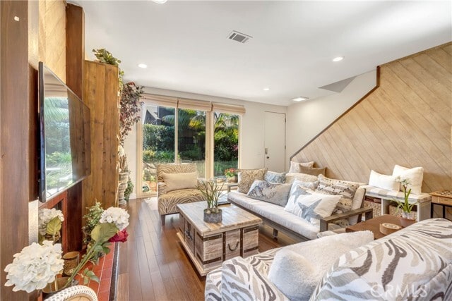 Building Photo - 335 Cypress Dr