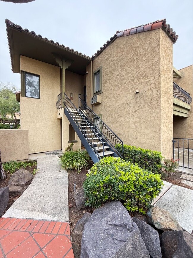 Building Photo - Upstairs 1 Bed/1 Bath Condo in Del Cerro! Unit 207
