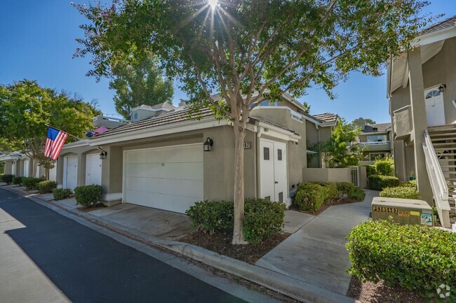 Building Photo - Arbor Park 2 Bedroom Condo for Rent in Val... Unit 142