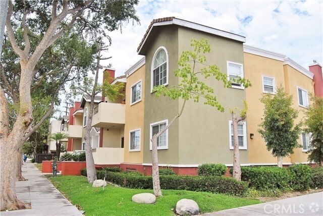 Building Photo - 1215 E San Antonio Dr Rental