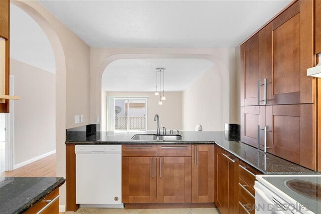 Building Photo - $3,400 - 3 Bed / 2 Bath Condo in Kearney Mesa Unit F