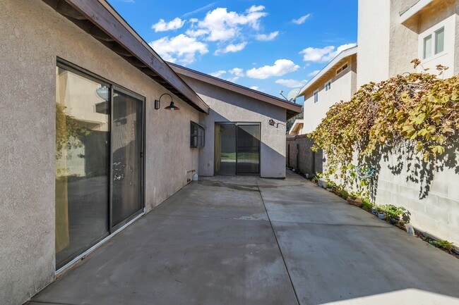 Photo - 1688 Bruin St