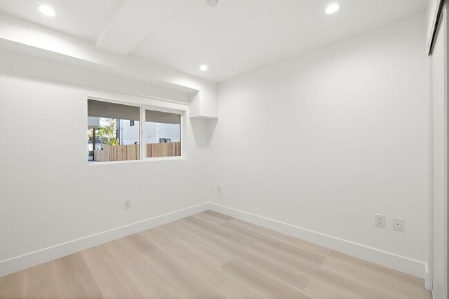 Photo - 5649 Case Ave