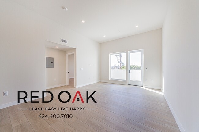 Building Photo - 5320 Cartwright Ave Unit 209