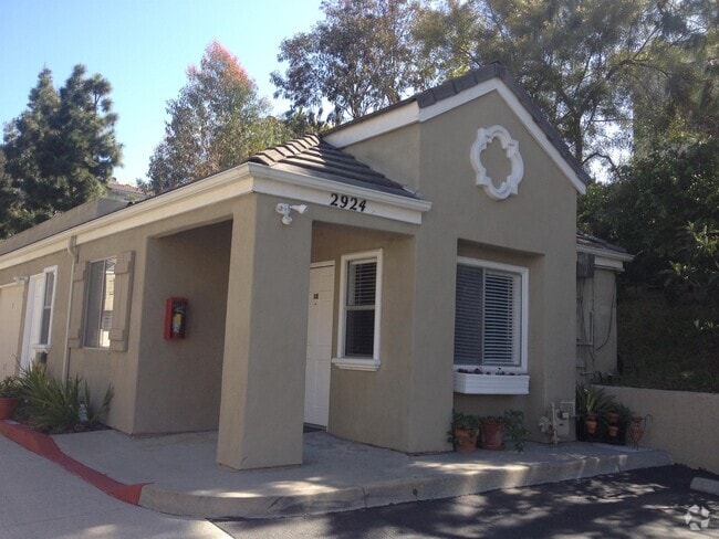 Building Photo - 2924 Luciernaga St Rental