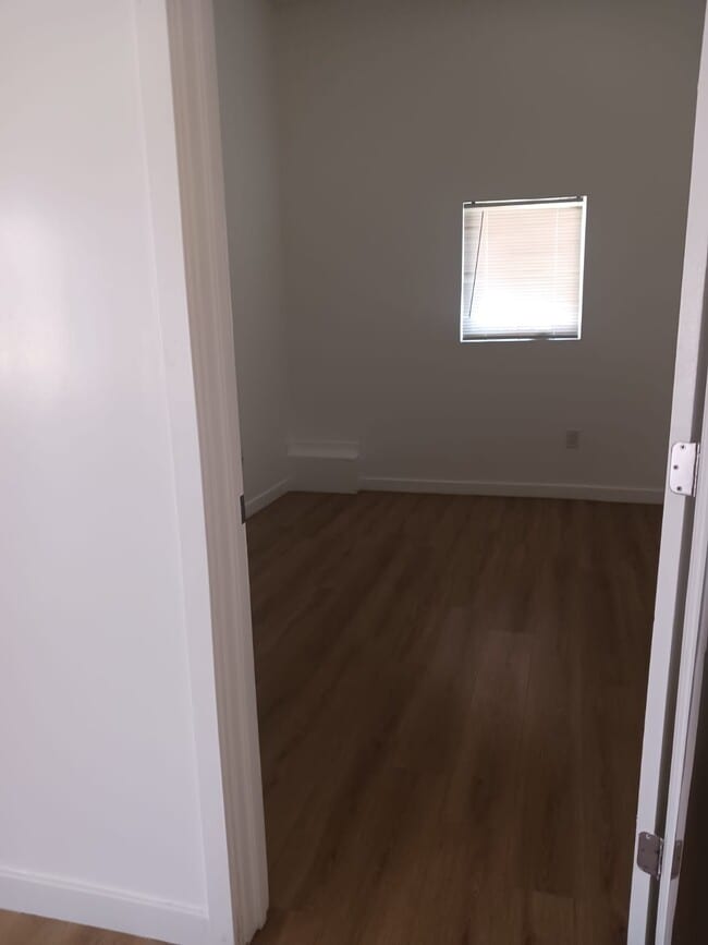 Photo - 1518 W Florence Ave Unit 3