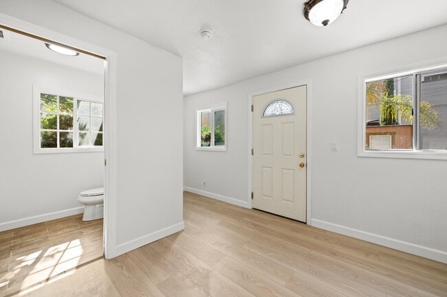 Photo - 1316 W 35th St