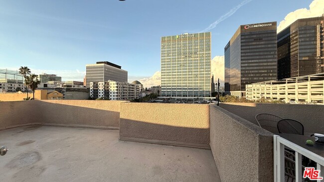 Photo - 701 S Kingsley Dr Unit 405