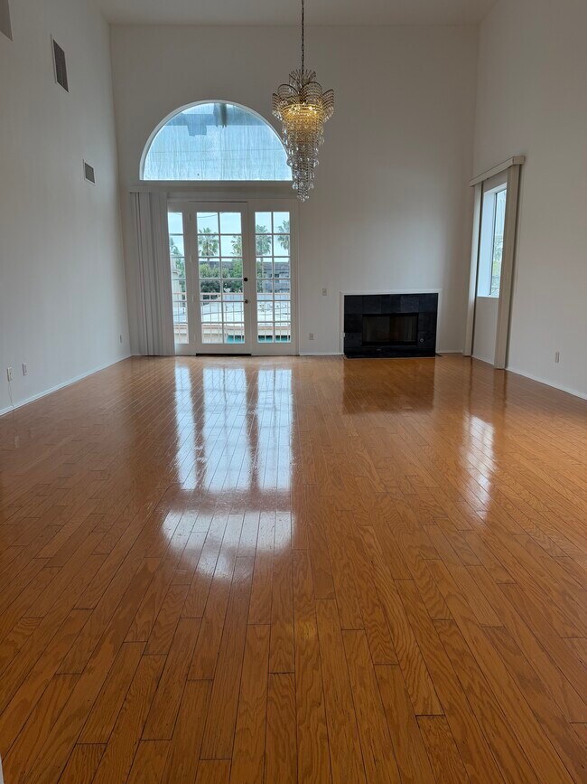 Photo - 1409 S Saltair Ave Unit 303