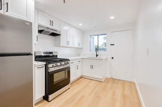 Photo - 3296 Franklin Ave Unit #6