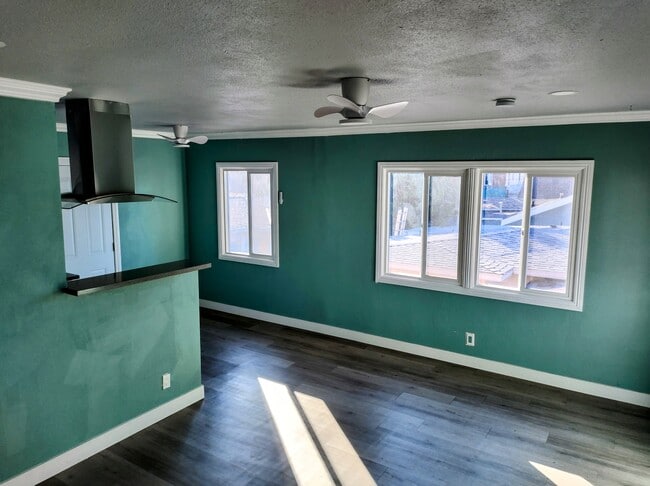 Photo - 720 W 47th St Unit Top floor apartment