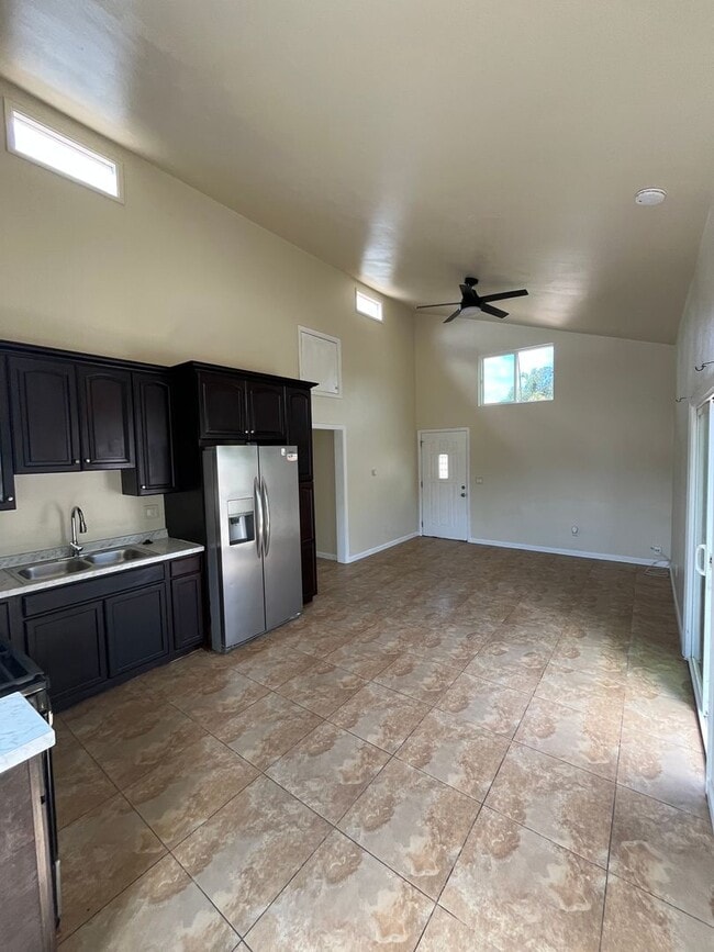 Photo - 66 E McFarlane Dr Unit Upstairs