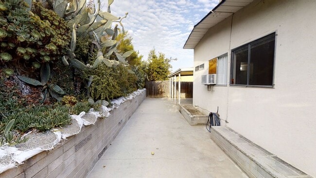 Photo - Spacious 4BD/2BA on Baja (Lease out, pendi...