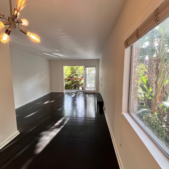 Photo - 330 S Barrington Ave Unit Apt 210