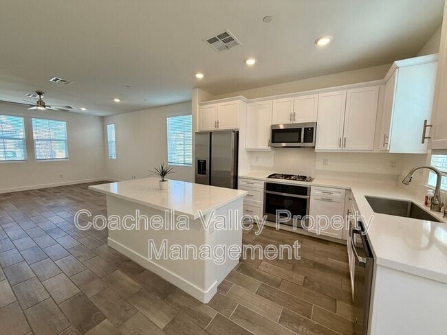 Building Photo - 41168 Emory Ln