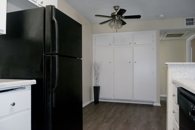 Photo - Monarch Terrace Apartments