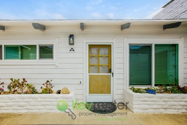Building Photo - Bright & Beachy One-Bedroom Condo in San C... Unit A