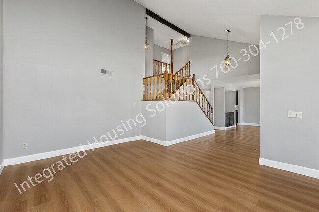 Photo - 2057 Caraway St