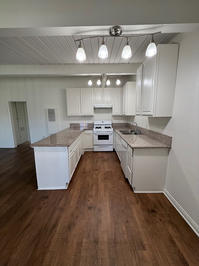 Friendly Hills Villas - Friendly Hills Villas Apartments