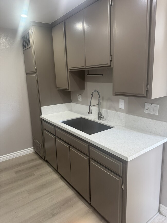 Photo - 374 N Ave 57 Unit 8