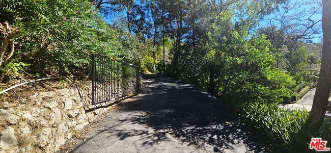 Photo - 7503 Willow Glen Rd