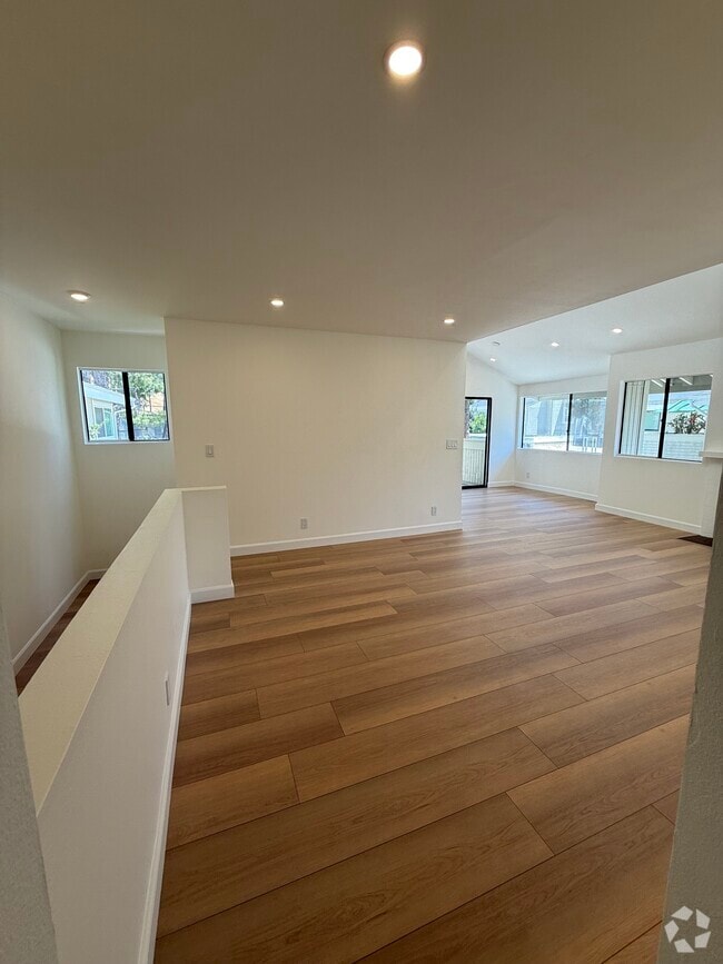 Building Photo - 22137 Burbank Blvd Rental