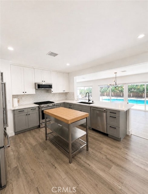 Photo - 2080 McNab Ave