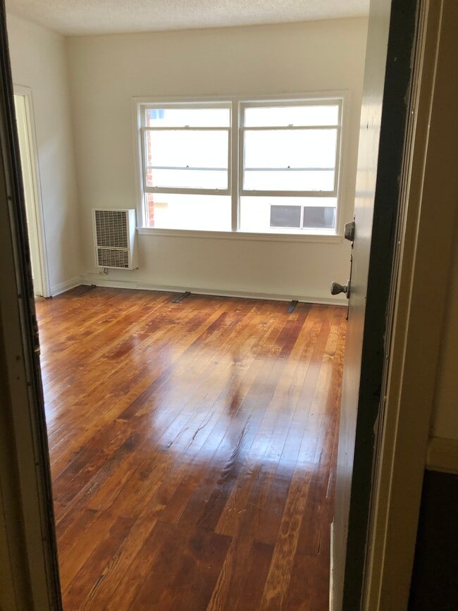 Photo - 545 S Hobart Blvd Apartments Unit 309